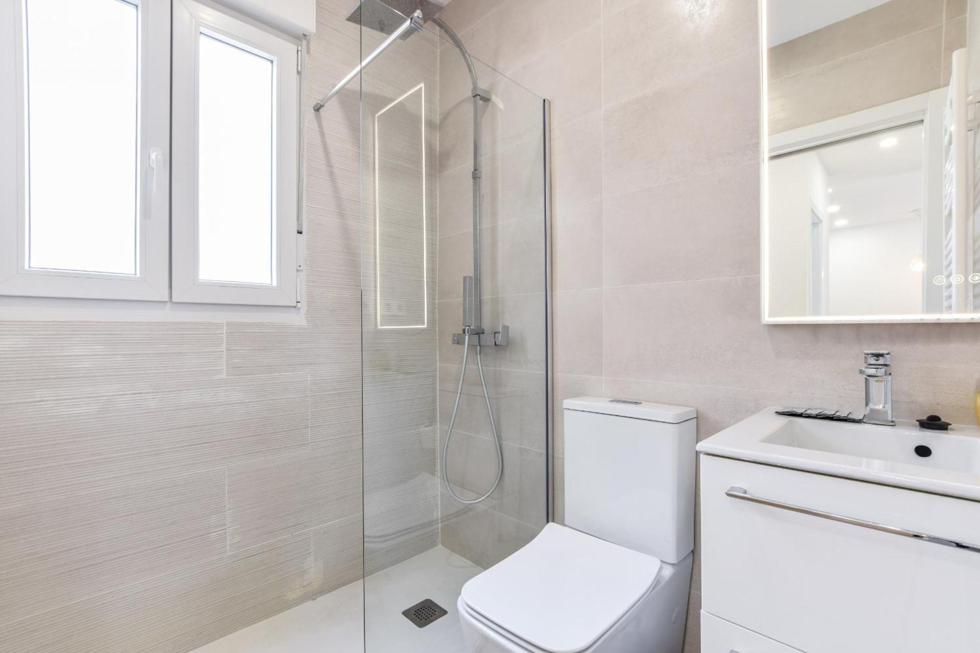 Apartamentos Reformados En Metro Pacifico Alquiler Temporal Madrid Eksteriør bilde