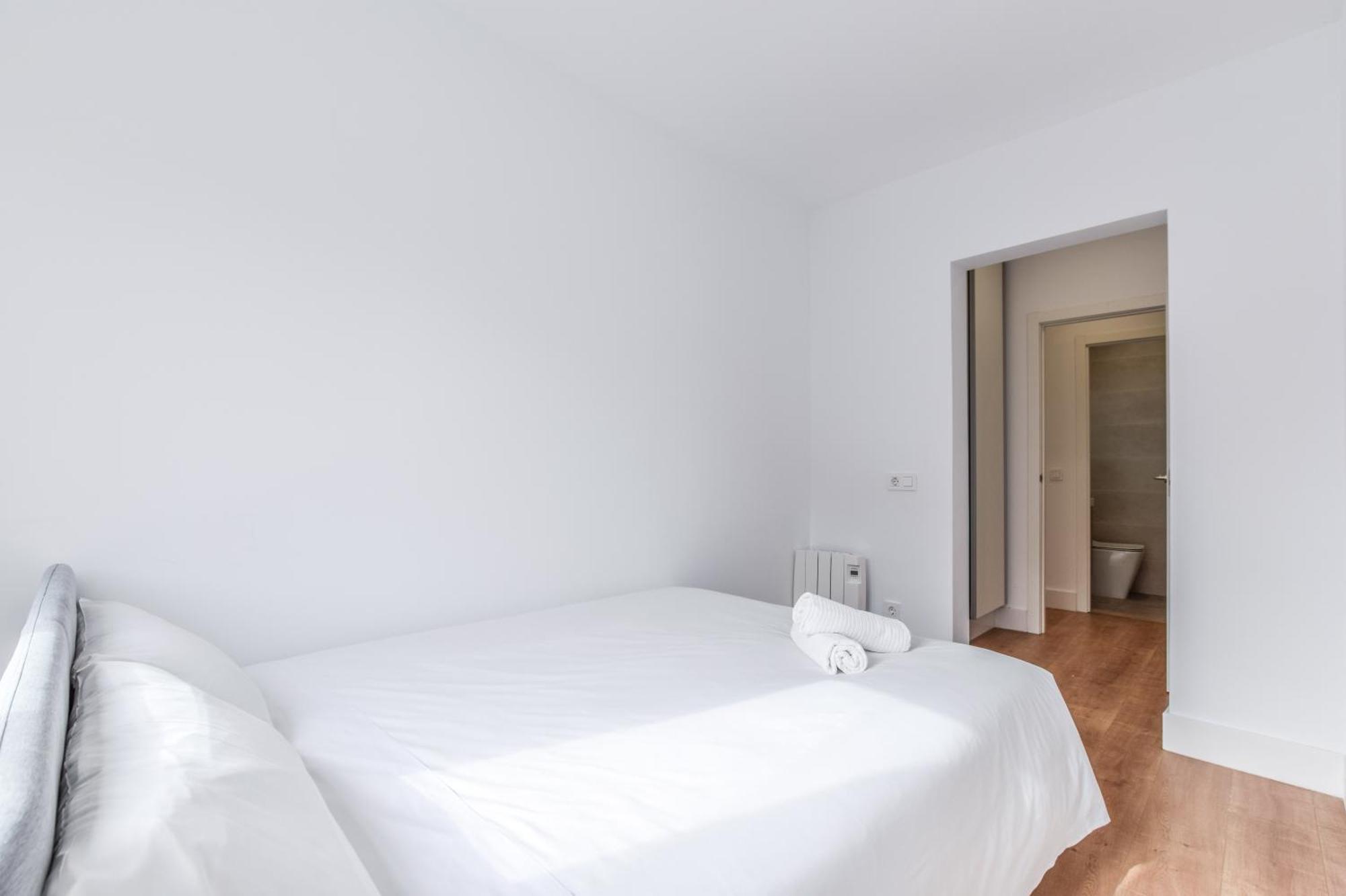 Apartamentos Reformados En Metro Pacifico Alquiler Temporal Madrid Eksteriør bilde