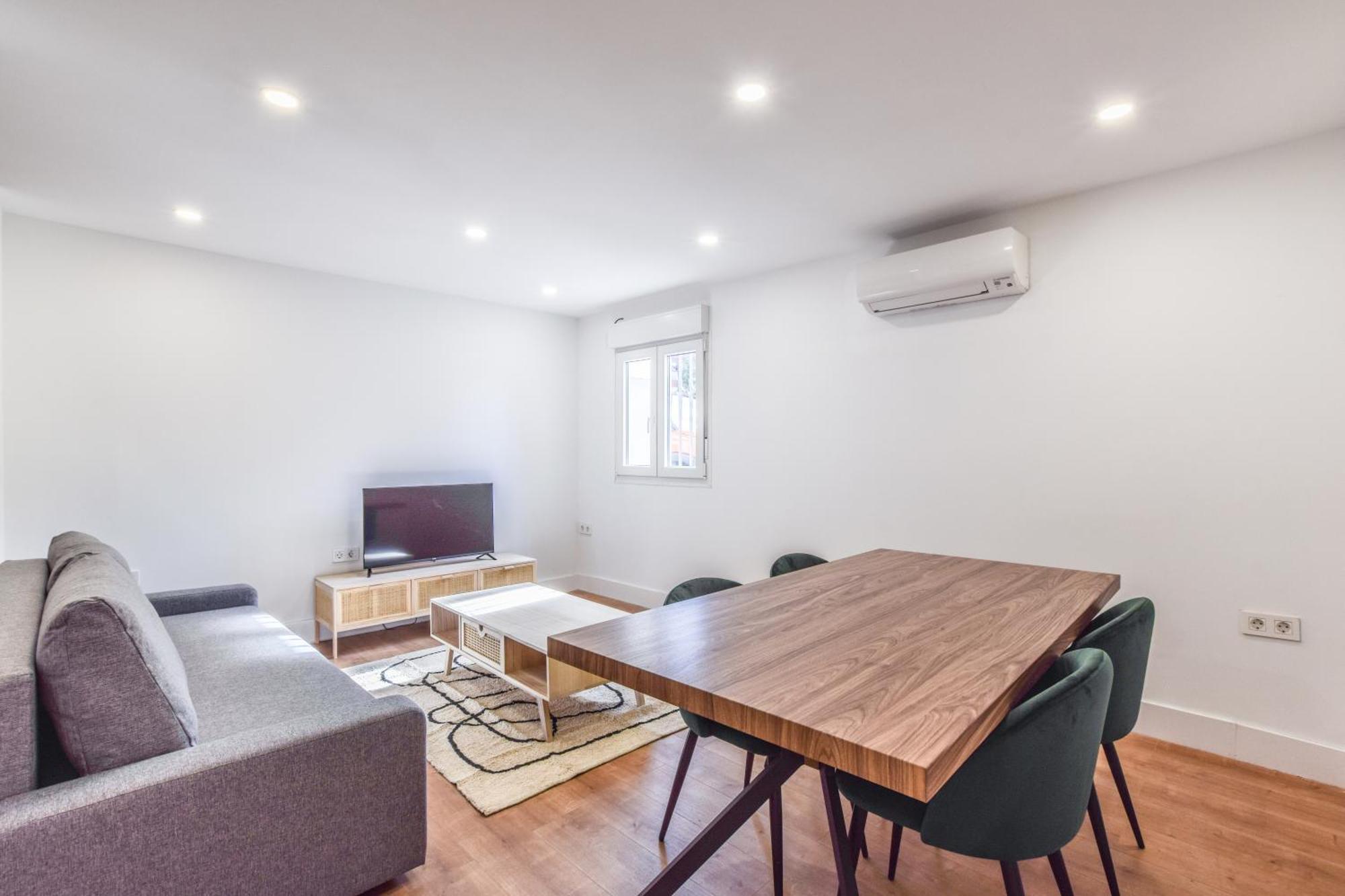 Apartamentos Reformados En Metro Pacifico Alquiler Temporal Madrid Eksteriør bilde