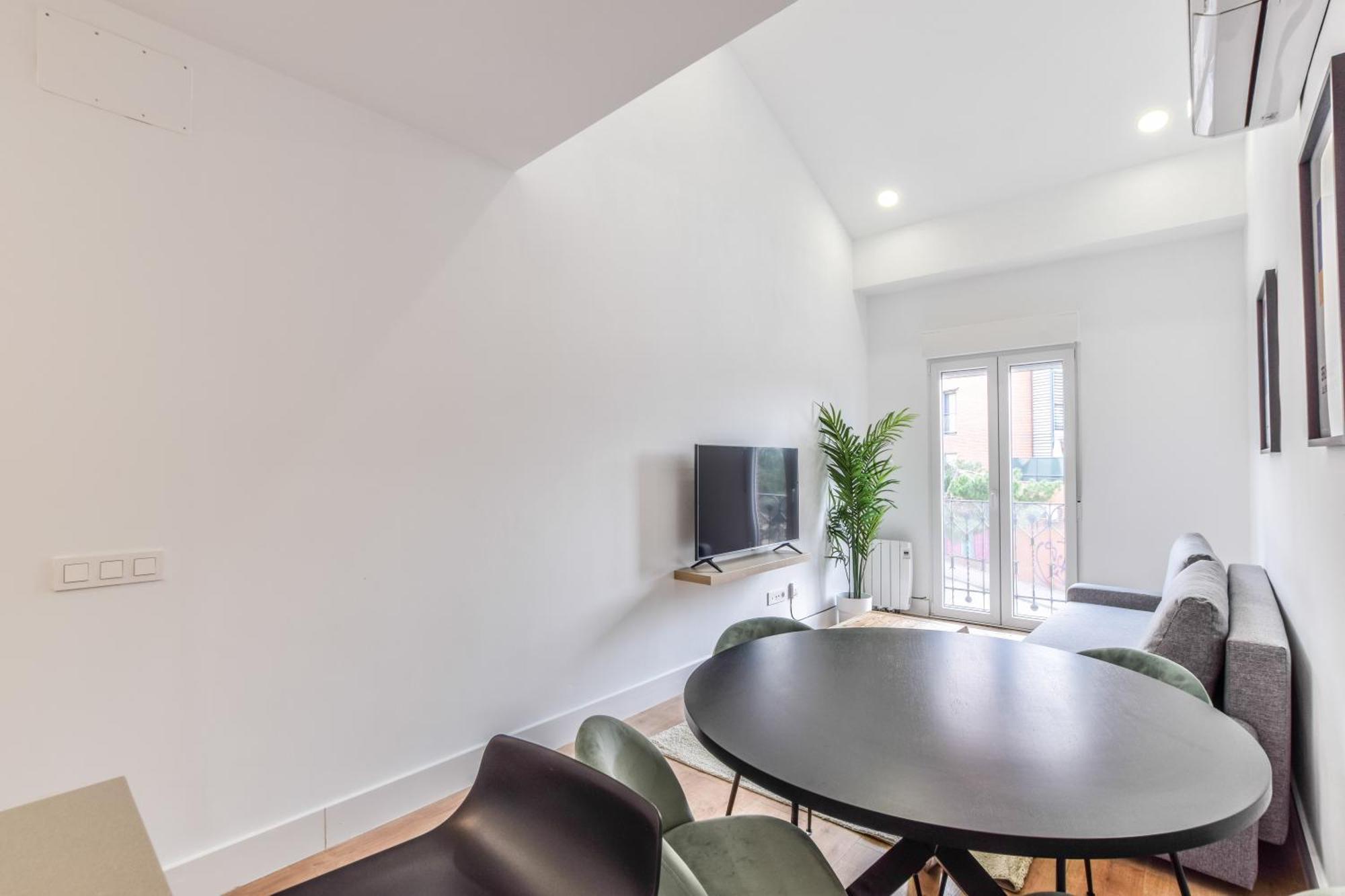 Apartamentos Reformados En Metro Pacifico Alquiler Temporal Madrid Eksteriør bilde