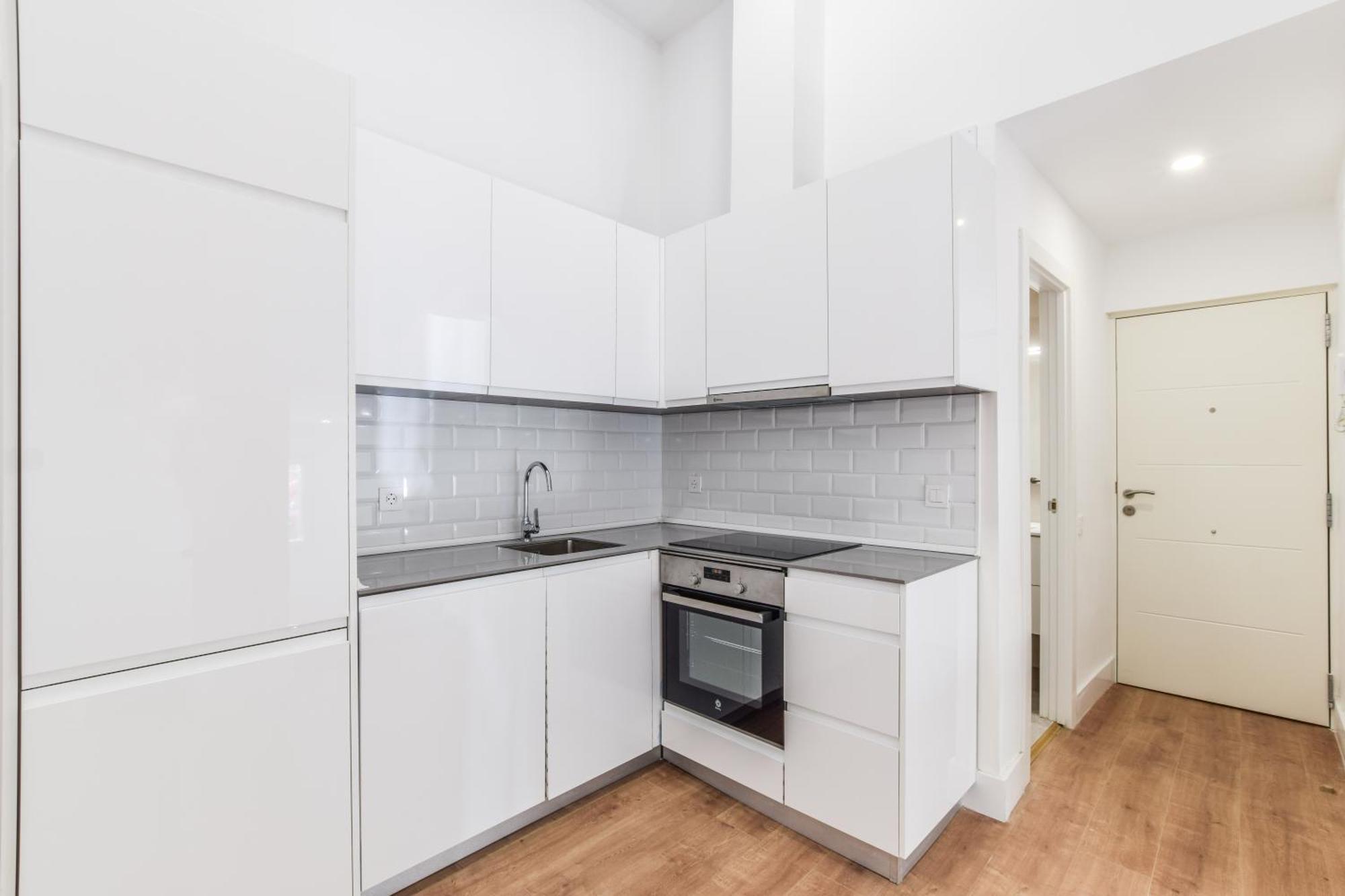Apartamentos Reformados En Metro Pacifico Alquiler Temporal Madrid Eksteriør bilde