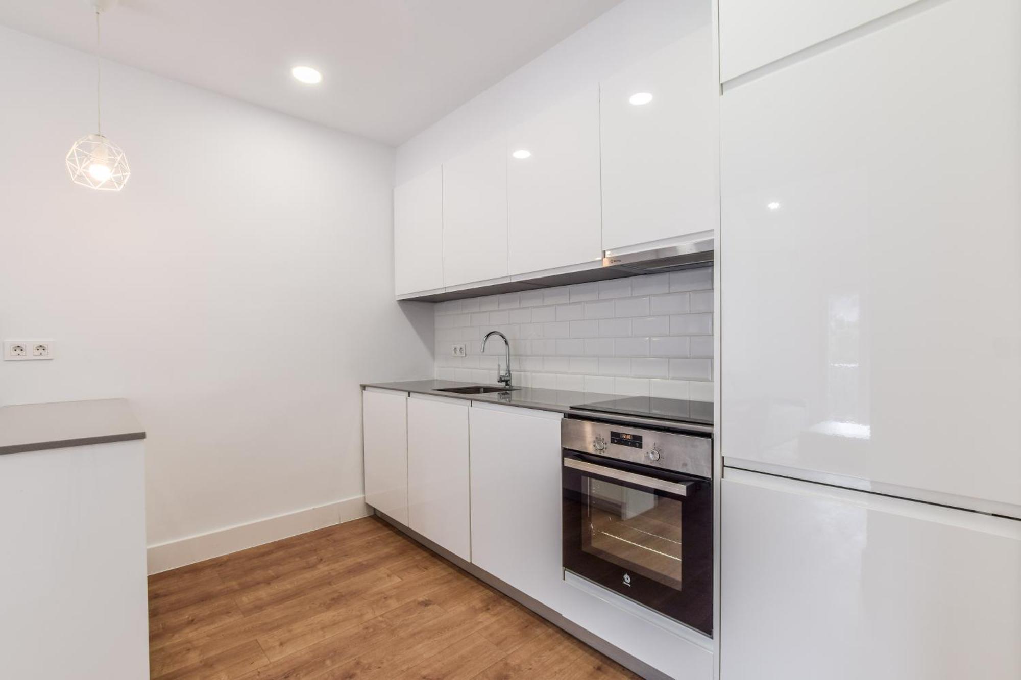 Apartamentos Reformados En Metro Pacifico Alquiler Temporal Madrid Eksteriør bilde