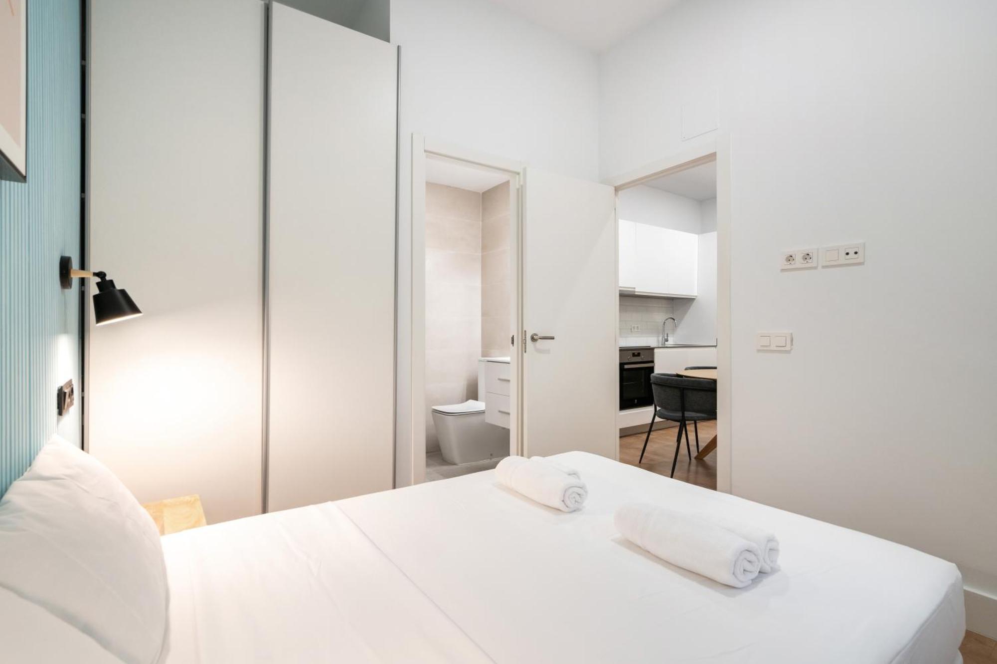Apartamentos Reformados En Metro Pacifico Alquiler Temporal Madrid Eksteriør bilde