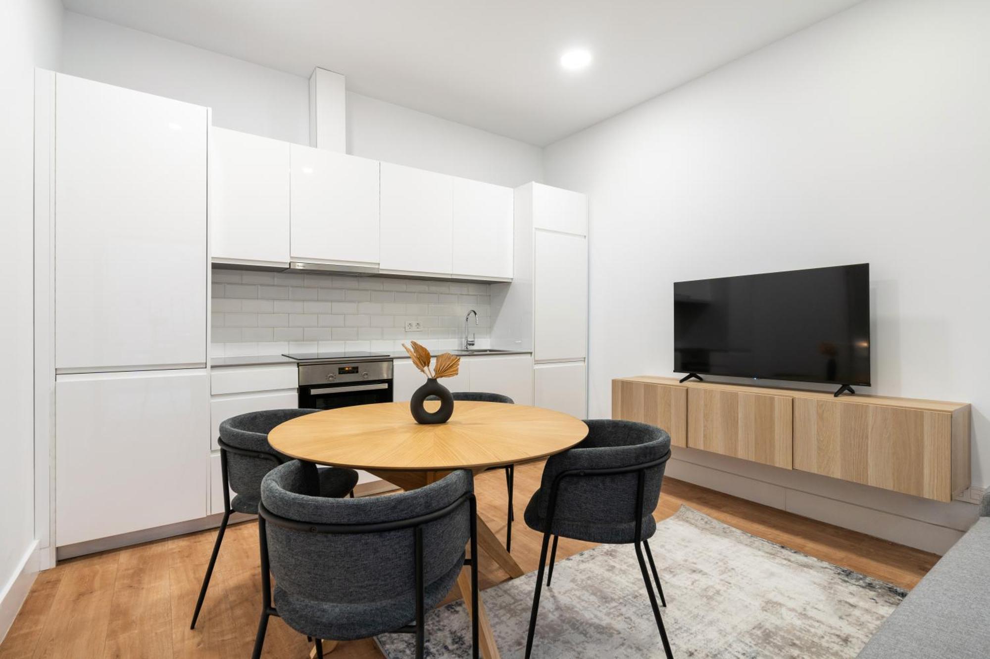 Apartamentos Reformados En Metro Pacifico Alquiler Temporal Madrid Eksteriør bilde