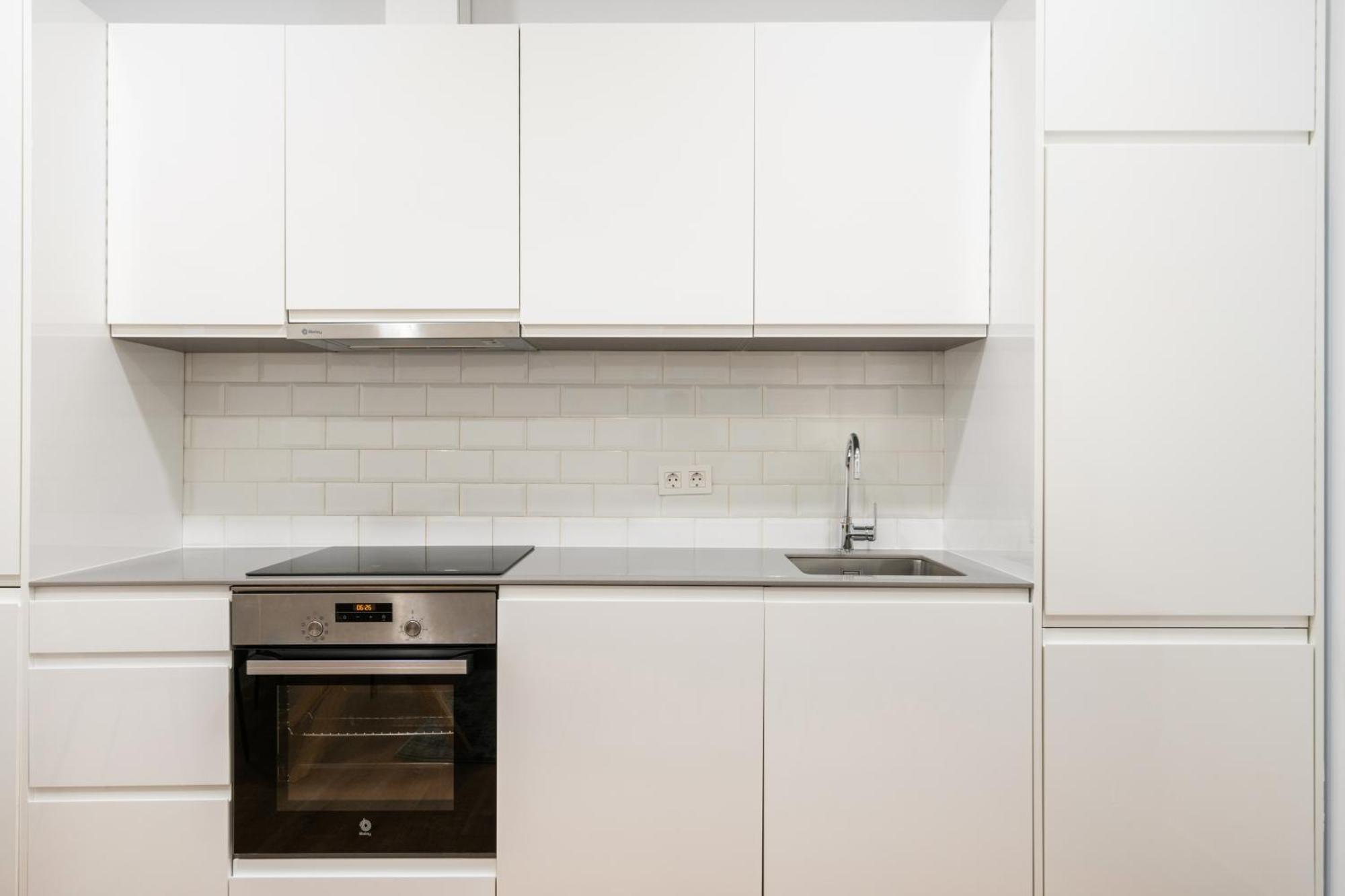 Apartamentos Reformados En Metro Pacifico Alquiler Temporal Madrid Eksteriør bilde
