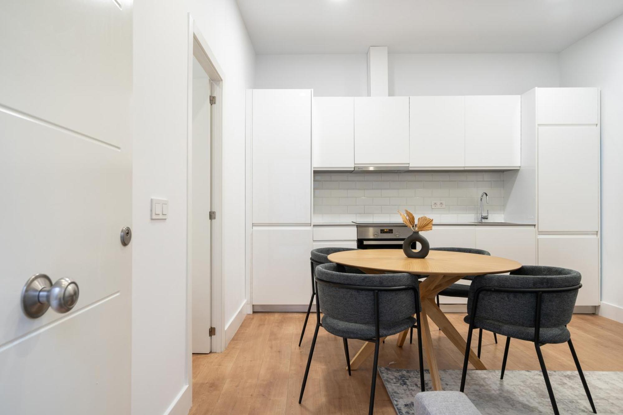 Apartamentos Reformados En Metro Pacifico Alquiler Temporal Madrid Eksteriør bilde