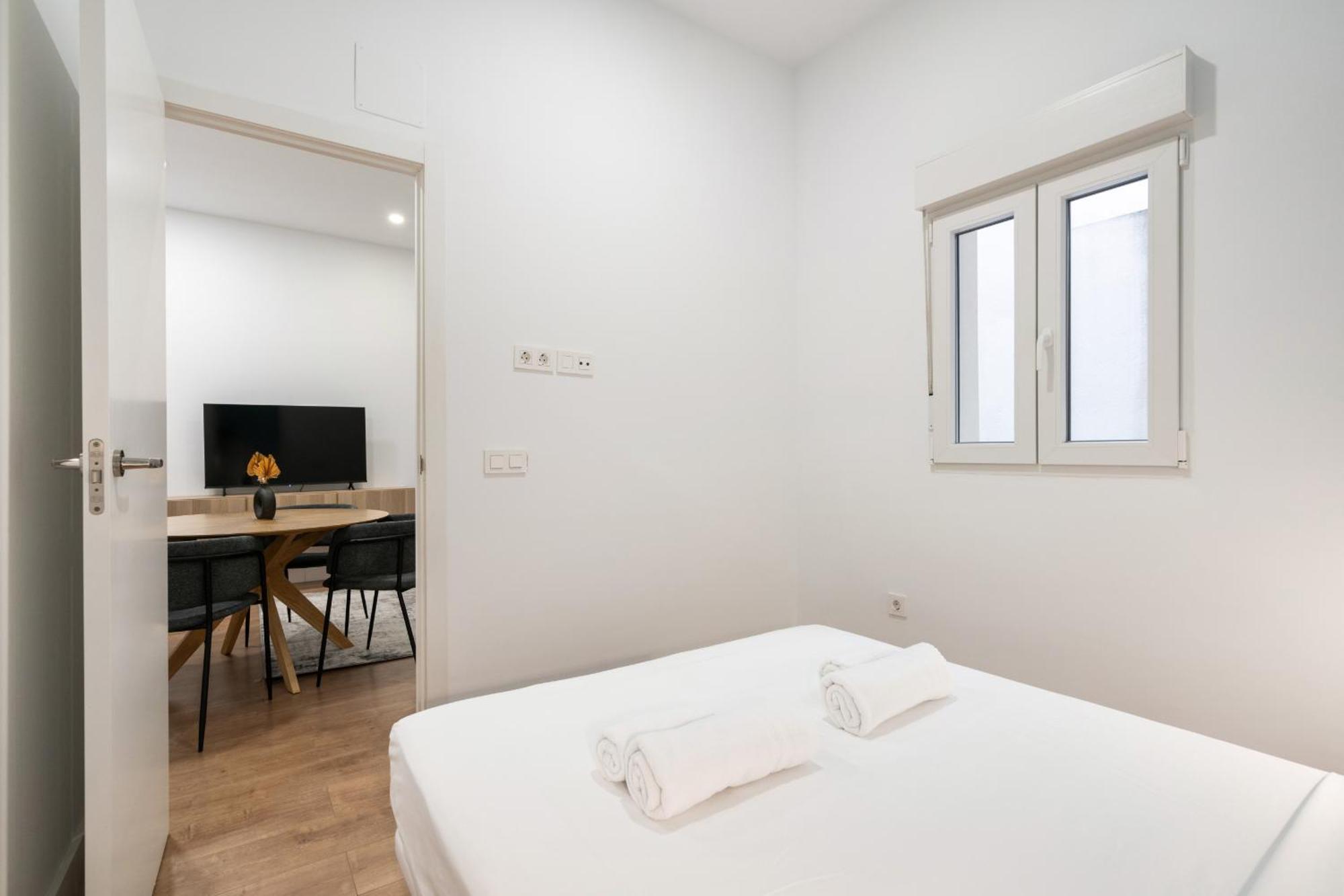 Apartamentos Reformados En Metro Pacifico Alquiler Temporal Madrid Eksteriør bilde