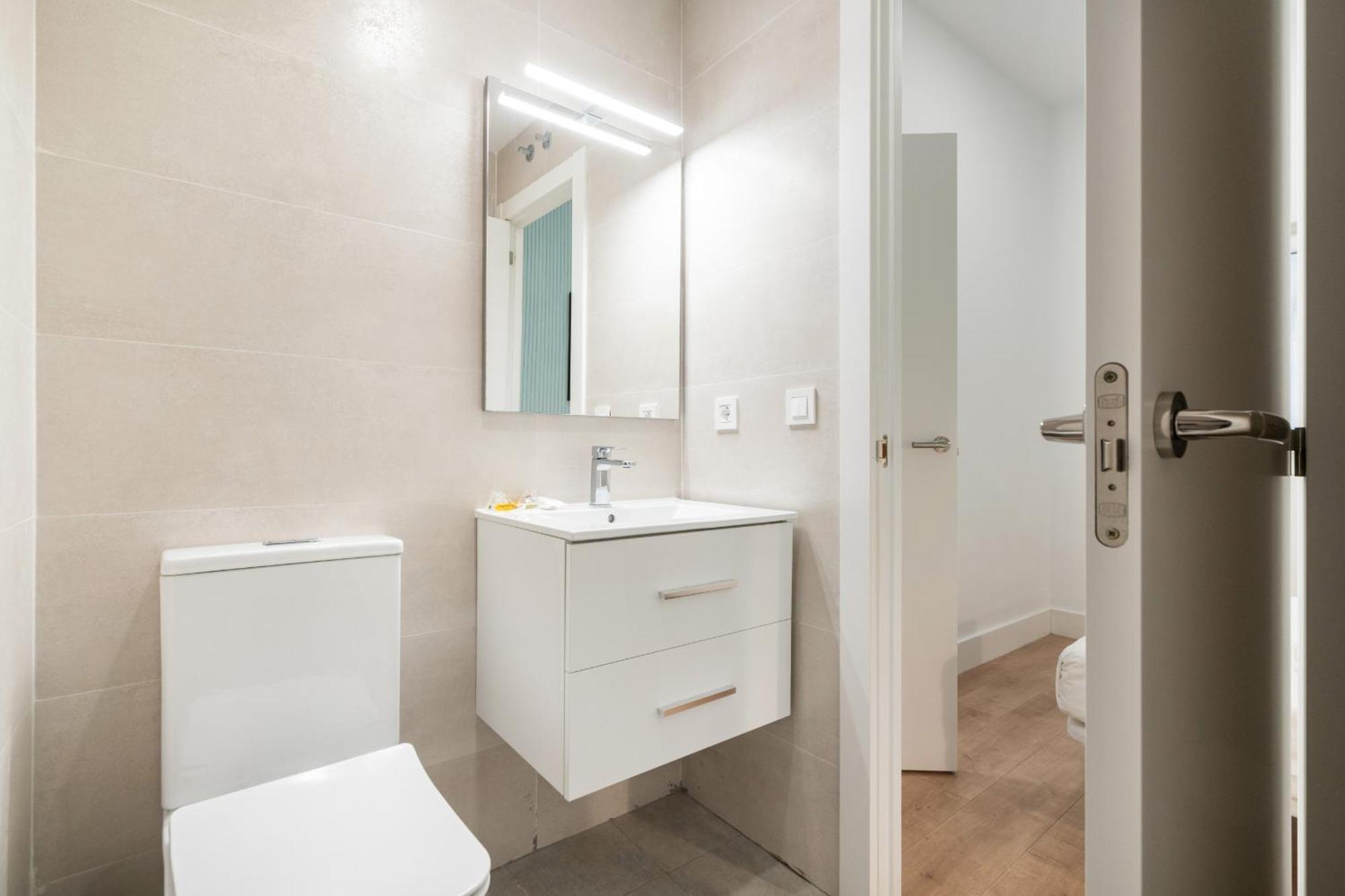 Apartamentos Reformados En Metro Pacifico Alquiler Temporal Madrid Eksteriør bilde