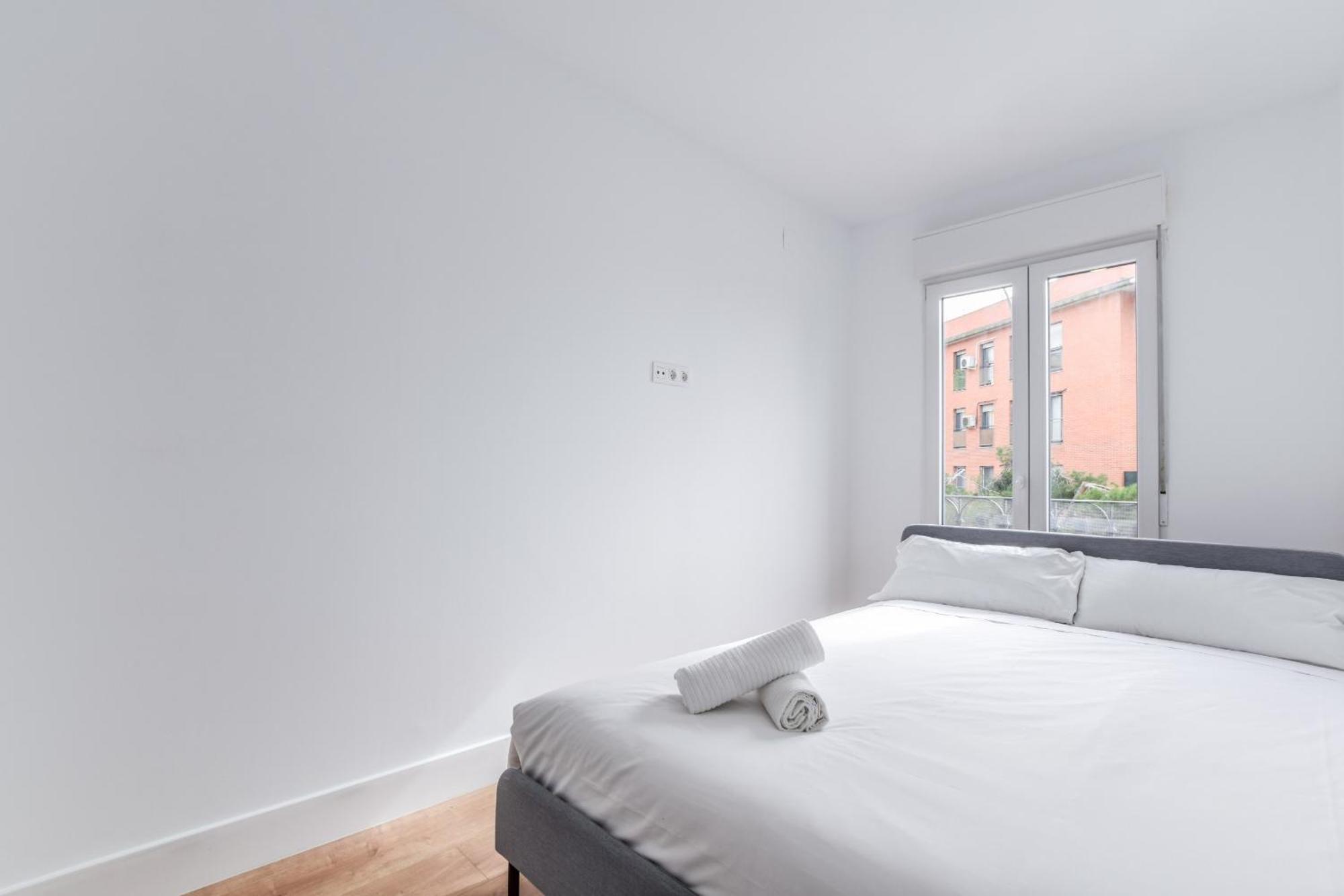 Apartamentos Reformados En Metro Pacifico Alquiler Temporal Madrid Eksteriør bilde