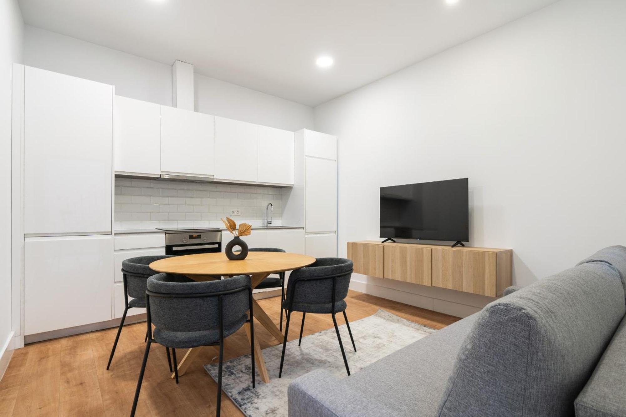 Apartamentos Reformados En Metro Pacifico Alquiler Temporal Madrid Eksteriør bilde
