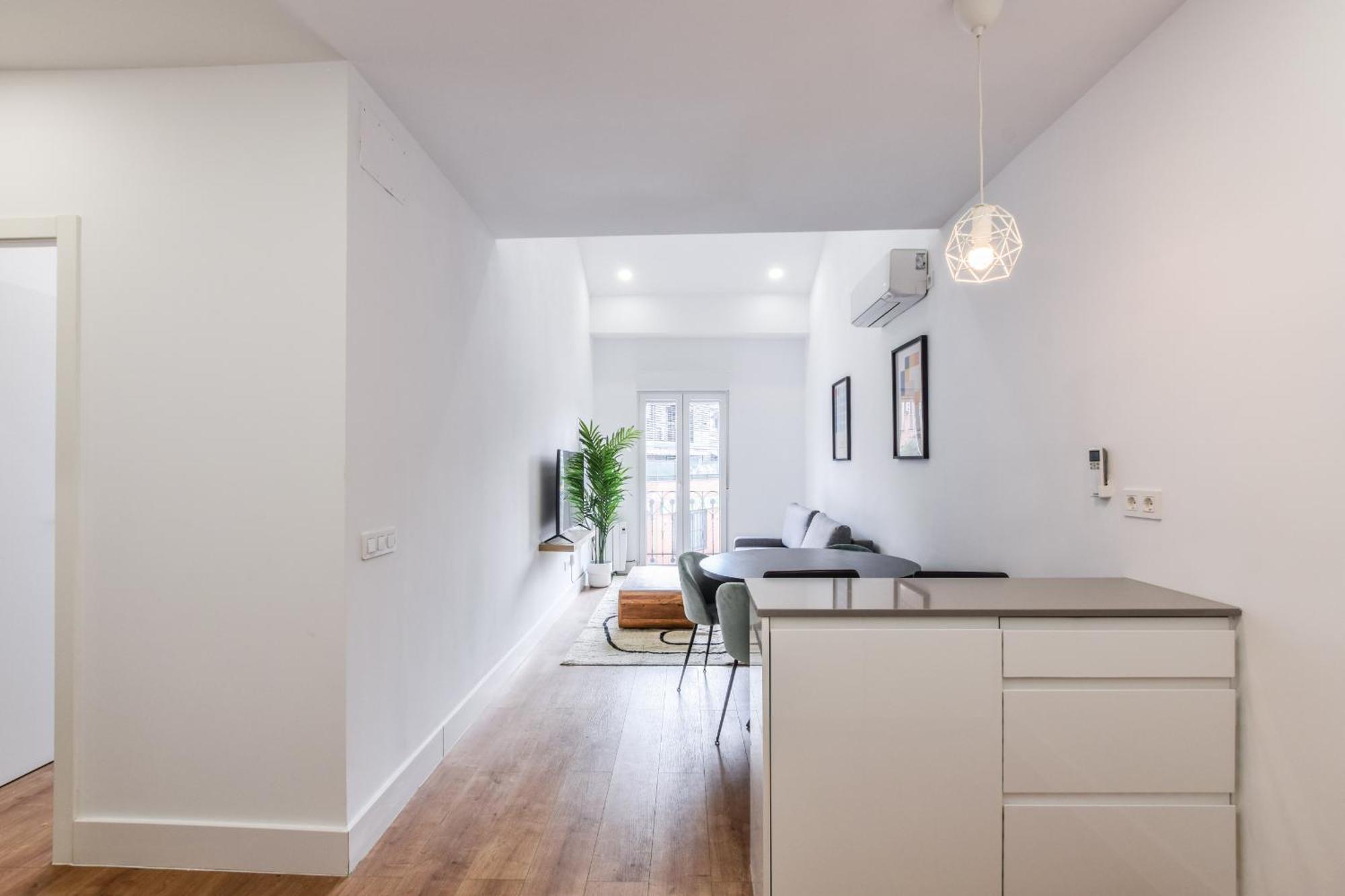 Apartamentos Reformados En Metro Pacifico Alquiler Temporal Madrid Eksteriør bilde
