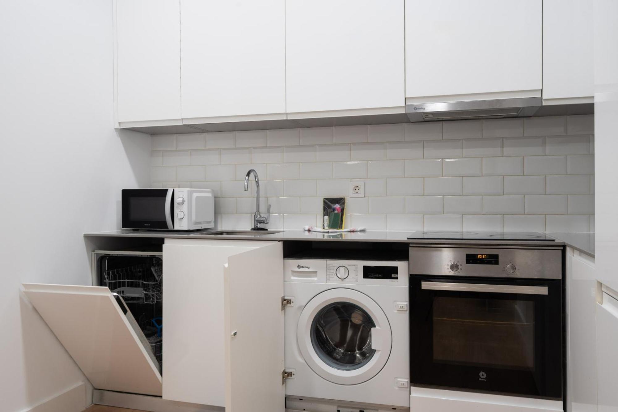 Apartamentos Reformados En Metro Pacifico Alquiler Temporal Madrid Eksteriør bilde