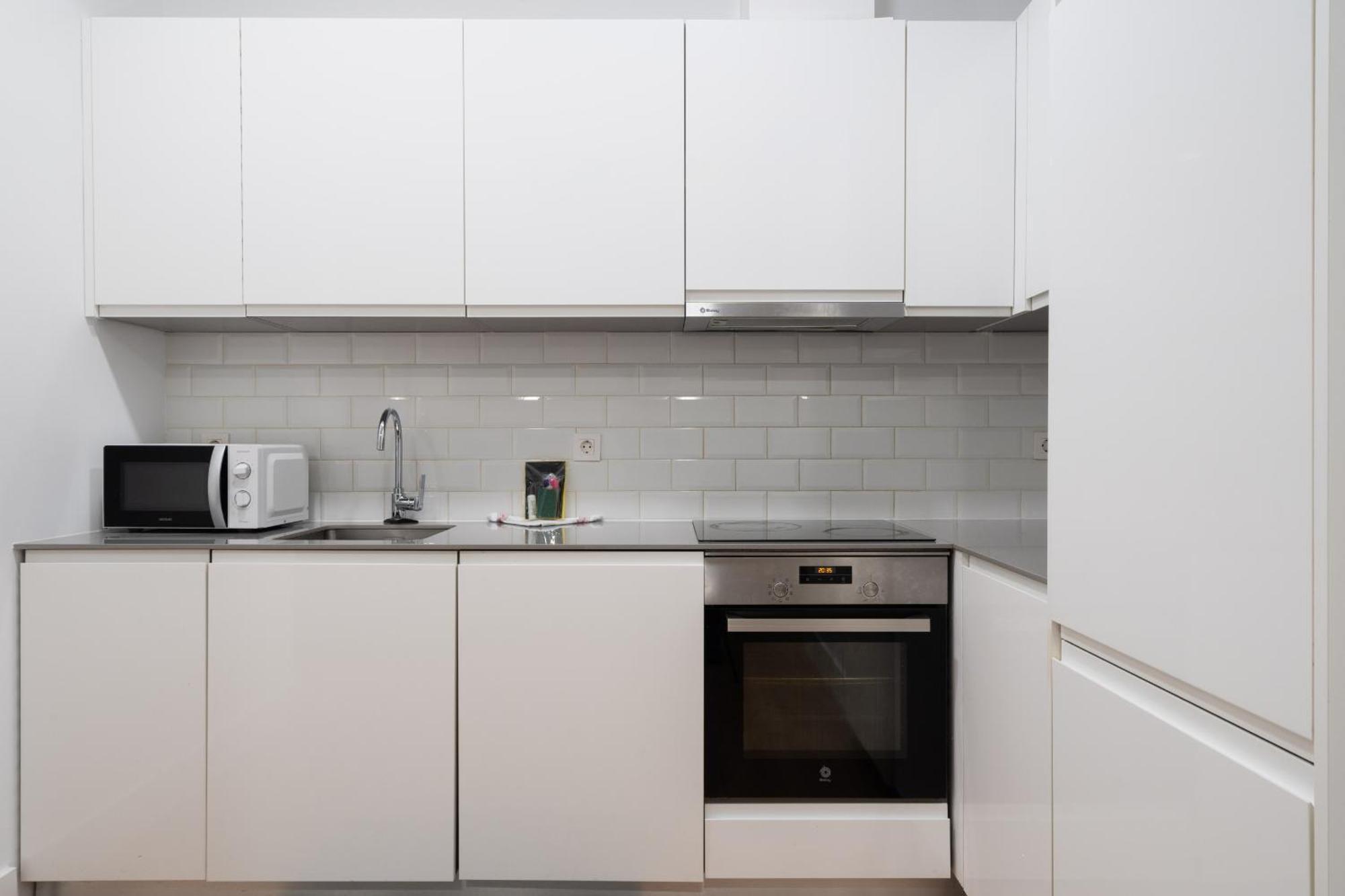 Apartamentos Reformados En Metro Pacifico Alquiler Temporal Madrid Eksteriør bilde